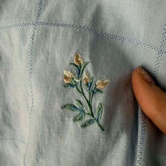 Vintage Jantzen Classics White Tee with Embroidered Flowers on Blue Vest - Picture 4 of 5